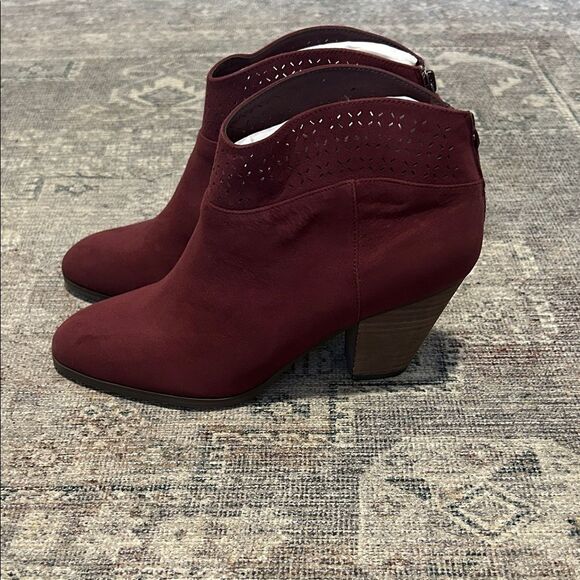 Violet & Red Jackson Lazer Cut Topline Burgundy Ankle Booties - Picture 4 of 6